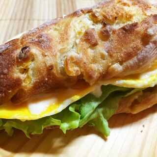 フランスパンで卵サンド